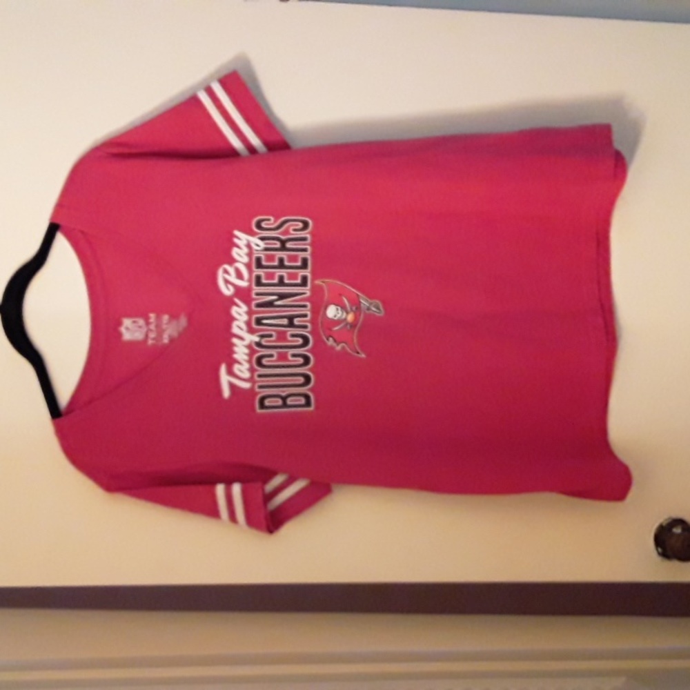Buccaneers v-neck